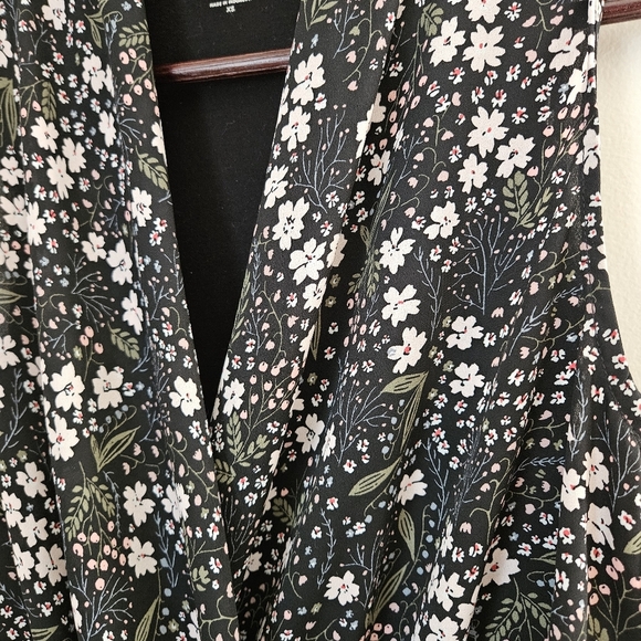 Loft Blouse Tank Top Floral Faux Wrap Black Business Casual Neutral V-Neck - Picture 3 of 8